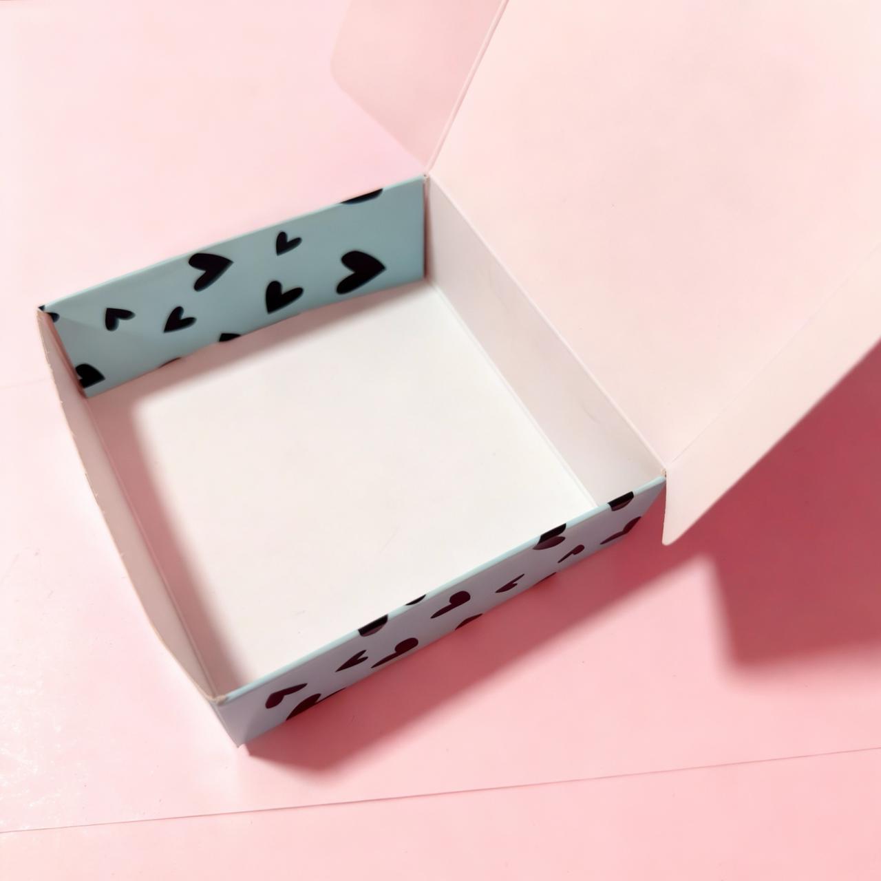 Box Daniela 12x12x4 corazones negros